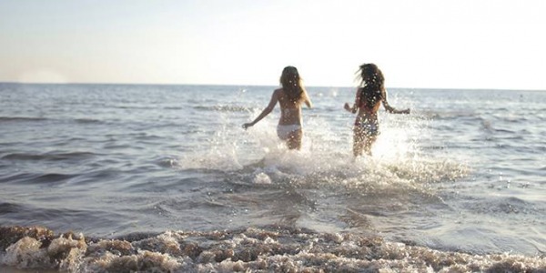 4 destinos ideales para el verano y accesorios imprescindibles