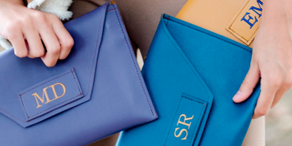 Descubre los bolsos tipo sobre de Sara Revert y cómo combinarlos con estilo